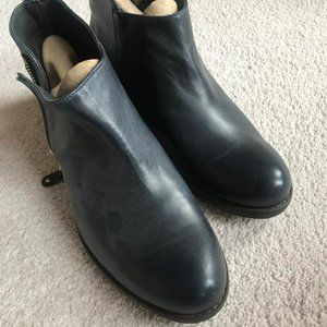 Eric Michael London navy leather boots size EUR 39